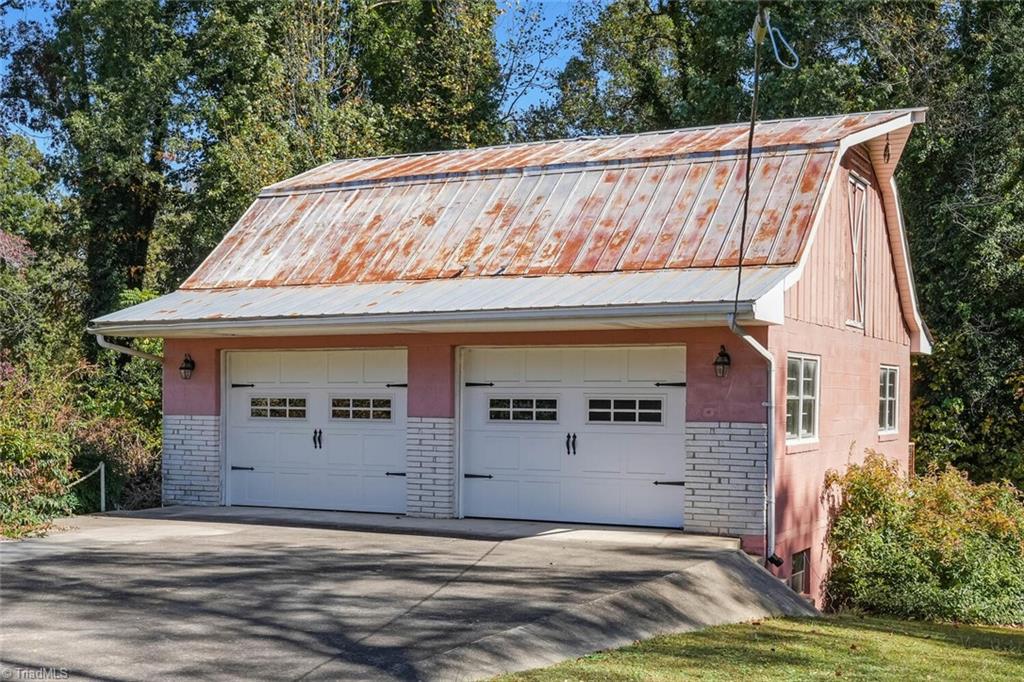 4009 Groometown Road Greensboro, NC 27407 - Photo 31 of 35