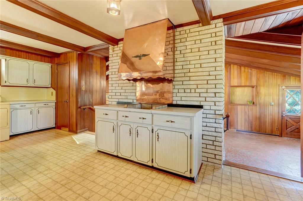 4009 Groometown Road Greensboro, NC 27407 - Photo 4 of 35