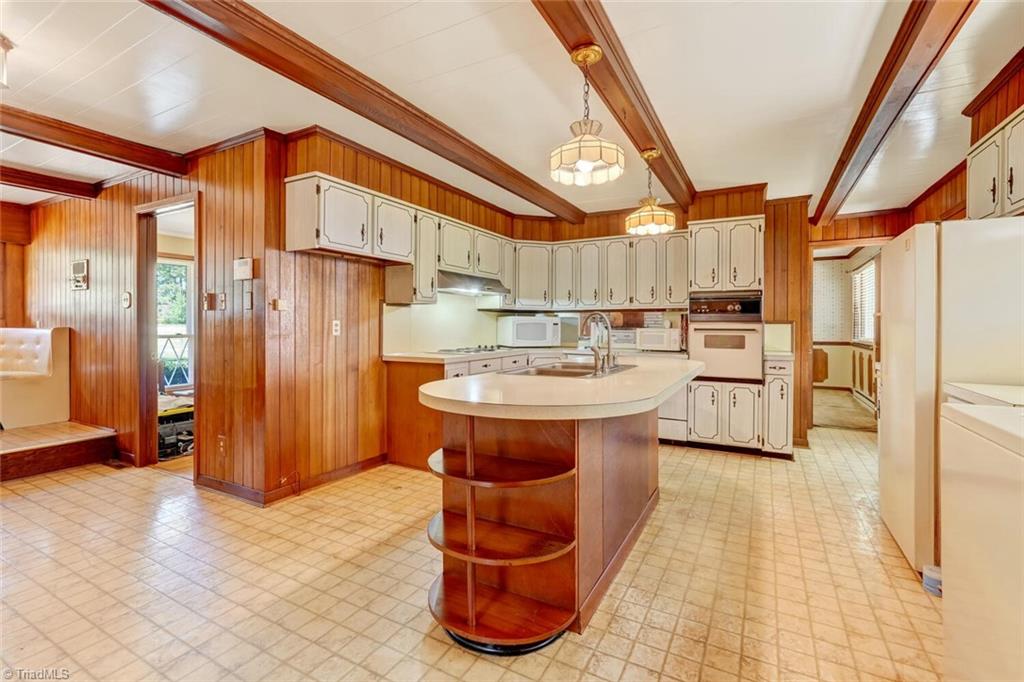 4009 Groometown Road Greensboro, NC 27407 - Photo 6 of 35