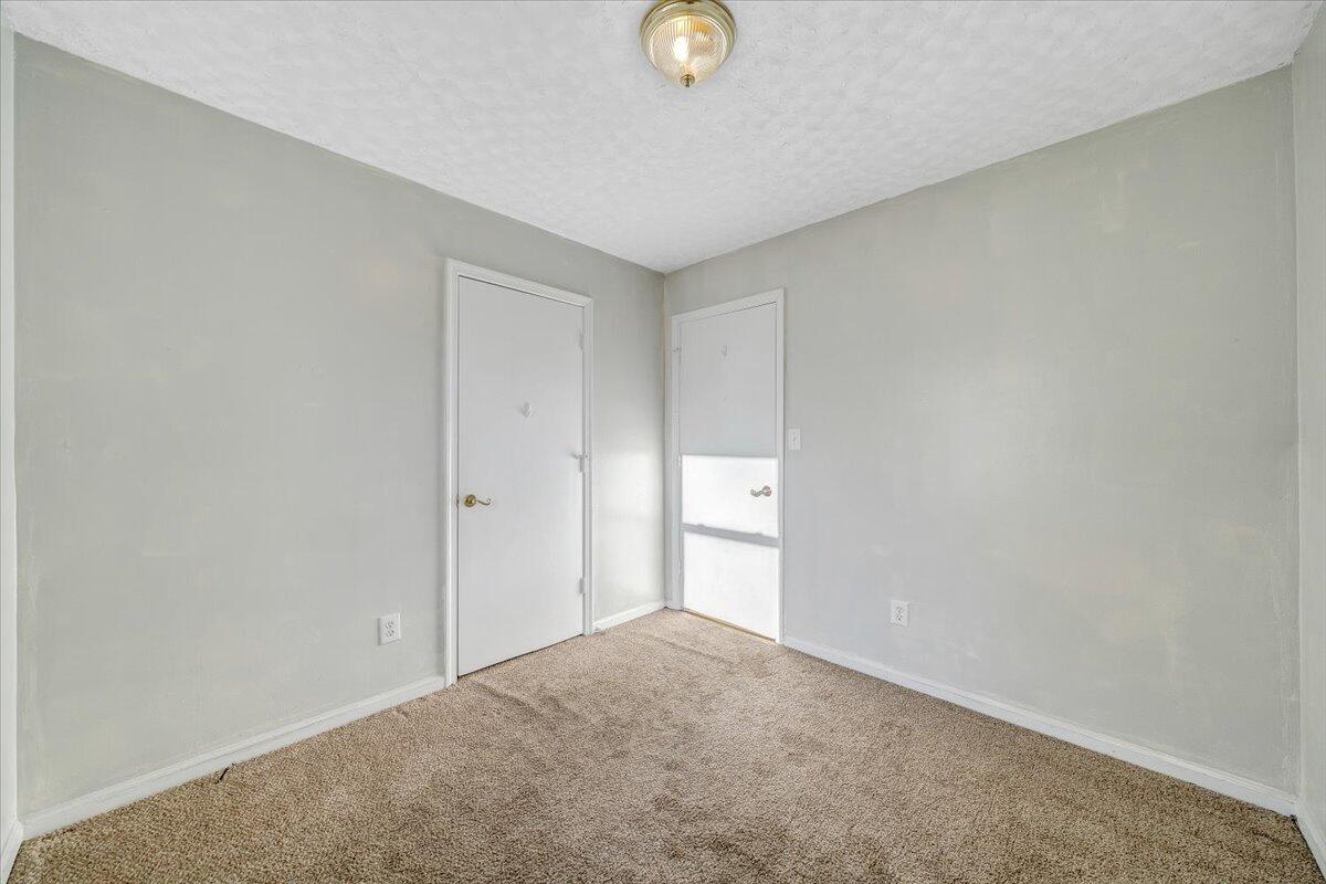 725 Ramada Road Vinton, VA 24179 - Photo 19 of 38 a view of an empty room and window