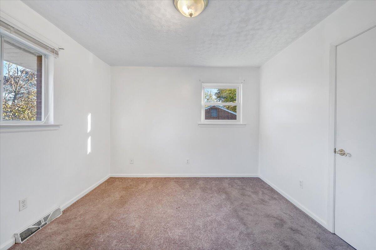 725 Ramada Road Vinton, VA 24179 - Photo 23 of 38 an empty room with windows