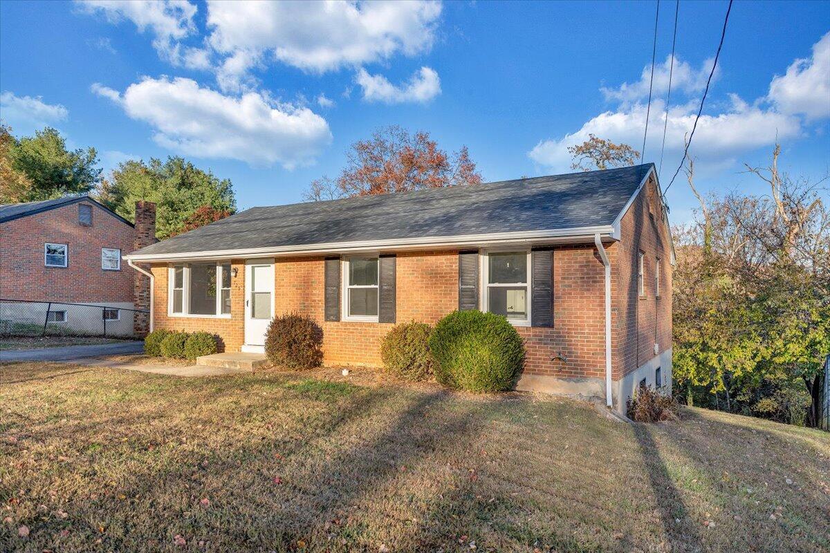 725 Ramada Road Vinton, VA 24179 - Photo 3 of 38 a front view of a house with garden