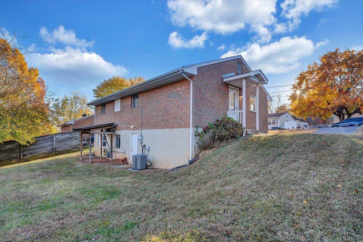 725 Ramada Road Vinton, VA 24179 - Photo 37 of 38 a view of a house with a yard