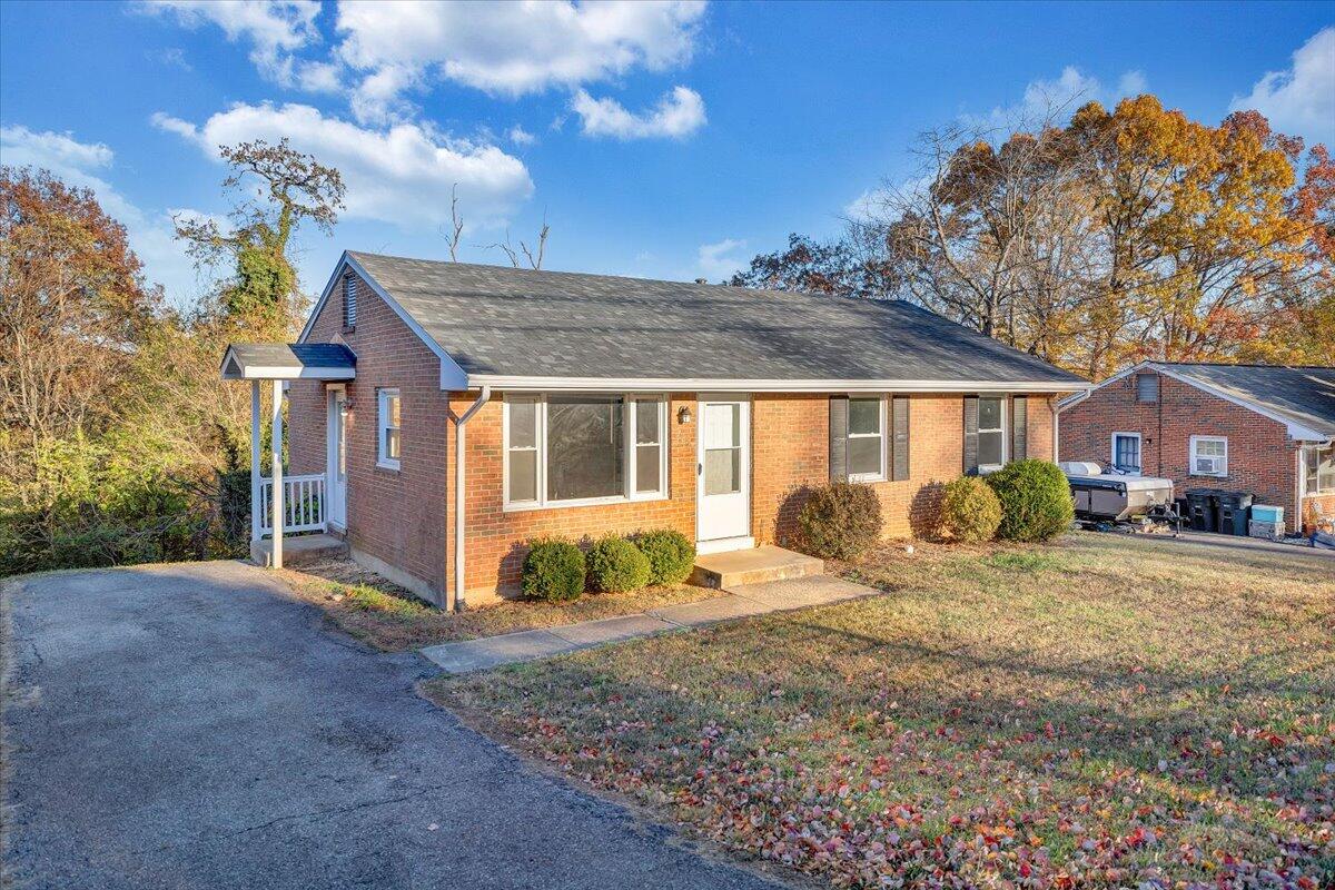 725 Ramada Road Vinton, VA 24179 - Photo 5 of 38 a front view of a house with a yard