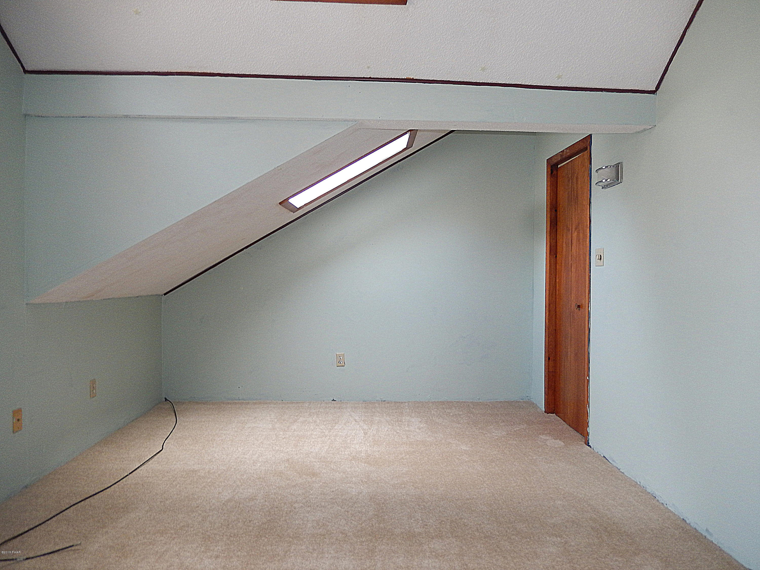 355 Ridge Avenue Hawley, PA 18428 - Photo 17 of 43 #4 bedroom master