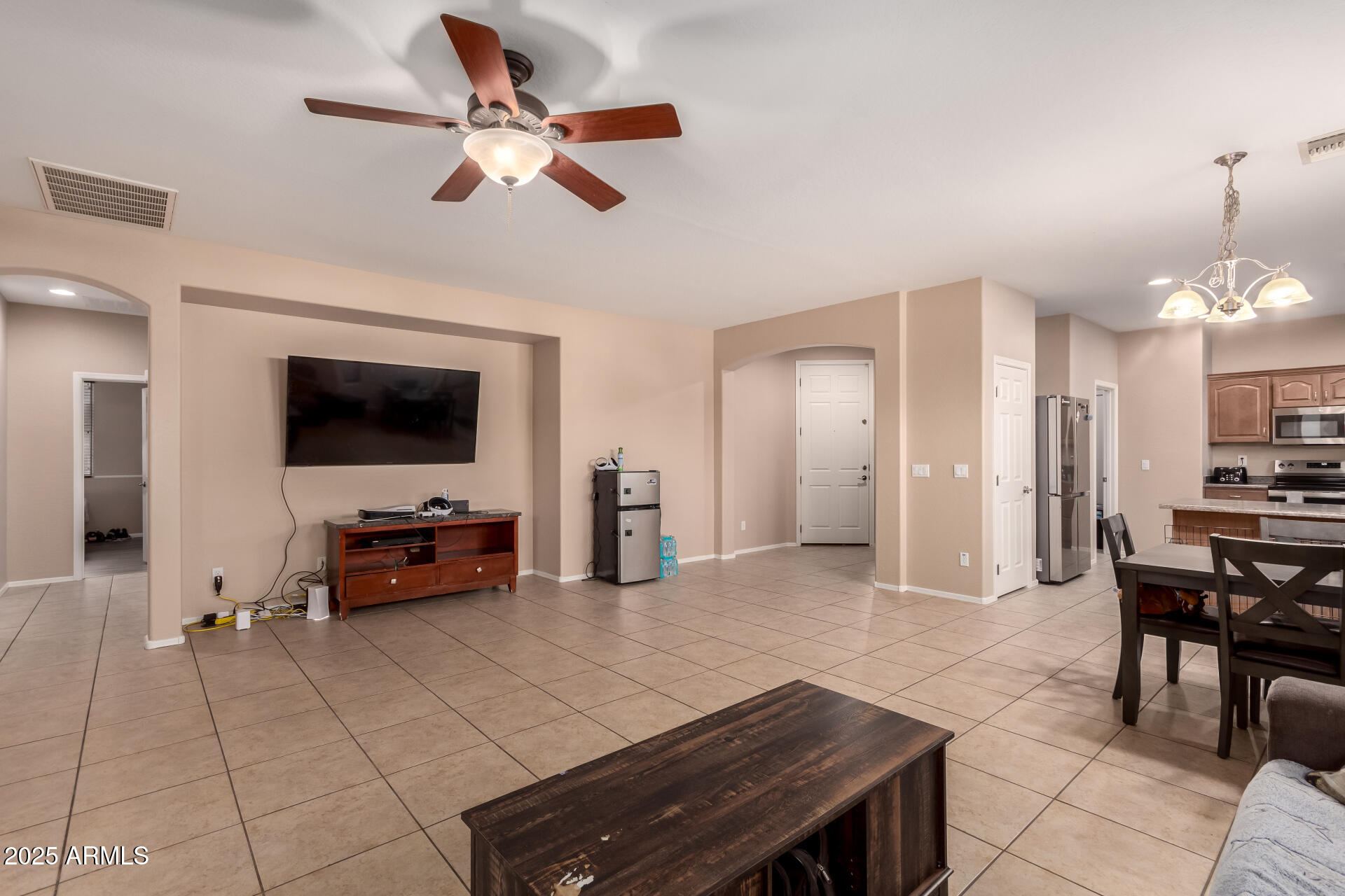 2315 West Beverly Rd. Phoenix, AZ 85041 - Photo 6 of 33 Gallery Image 6