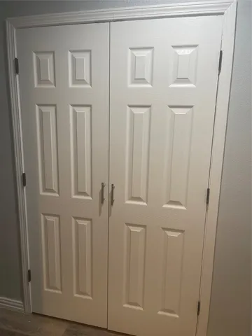 a view of entryway with front door