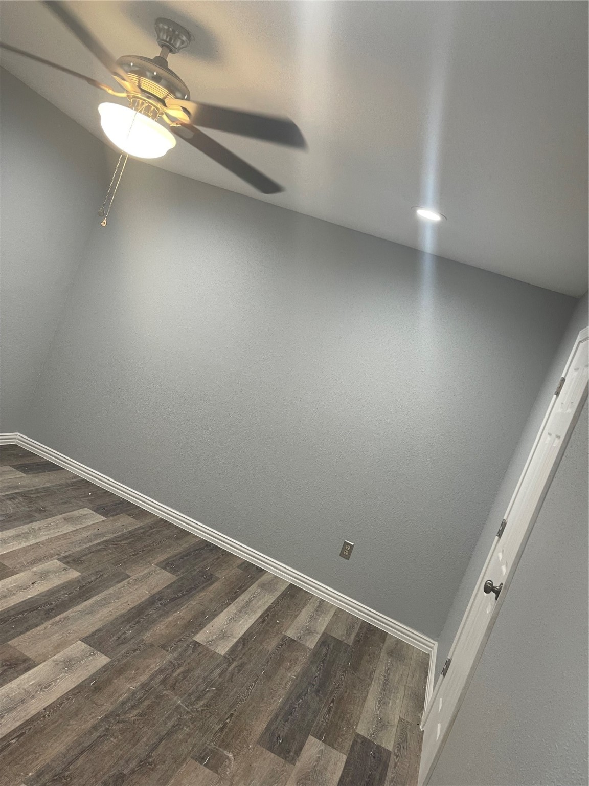10912 Gulf Freeway, Unit 73 Houston, TX 77075 - Photo 5 of 27 a view of a room with a ceiling fan and a window