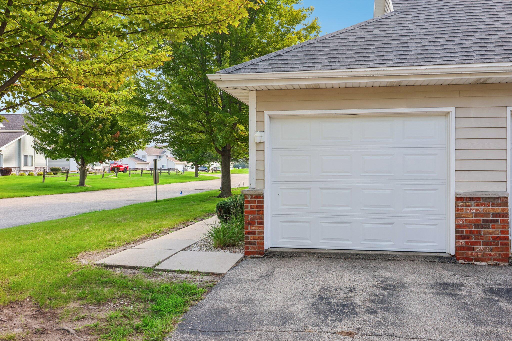 509 Lawson School Road, Unit 4 Delavan, WI 53115 - Photo 26 of 30 Garage
