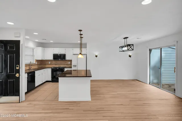 $3,650 | 9 Ambrose Lane, Unit 141, Holmdel, NJ 07733