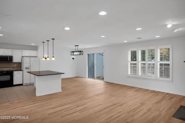 $3,650 | 9 Ambrose Lane, Unit 141, Holmdel, NJ 07733