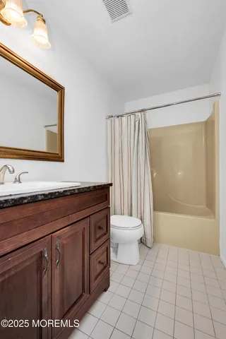 $3,650 | 9 Ambrose Lane, Unit 141, Holmdel, NJ 07733