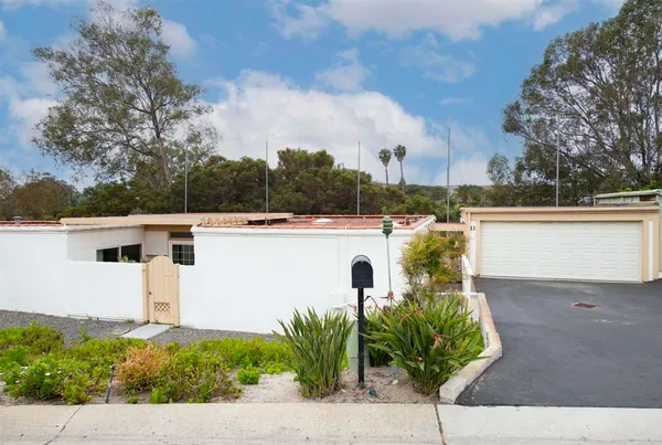 $411,000 | 3621 Vista Campana South, Unit 11, Oceanside, CA 92057