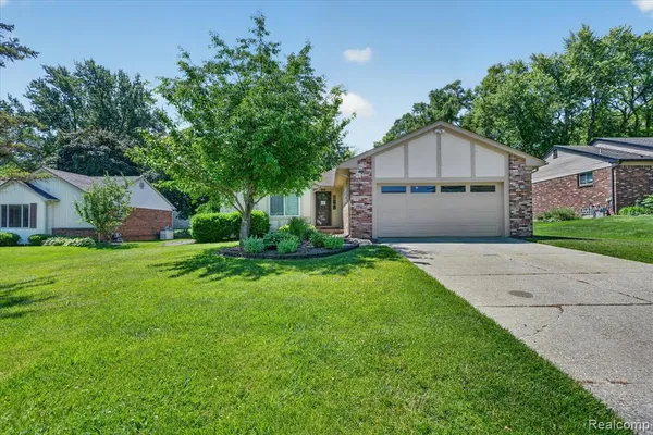 $2,600 | 2370 Norton Road, Rochester Hills, MI 48307