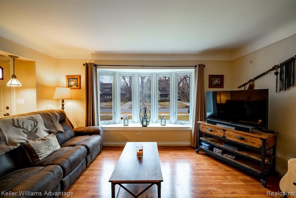 945 Barrington Road Grosse Pointe Park, MI 48230 - Photo 4 of 41