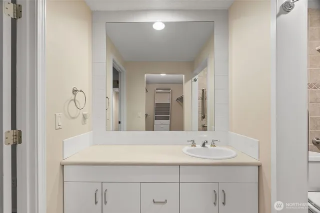 $345,000 | 908 East Bay Drive Northeast, Unit 203, Olympia, WA 98506