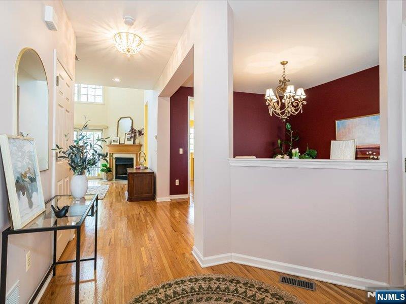 17 Pacio Court, Unit 2017 Roseland, NJ 07068 - Photo 5 of 38