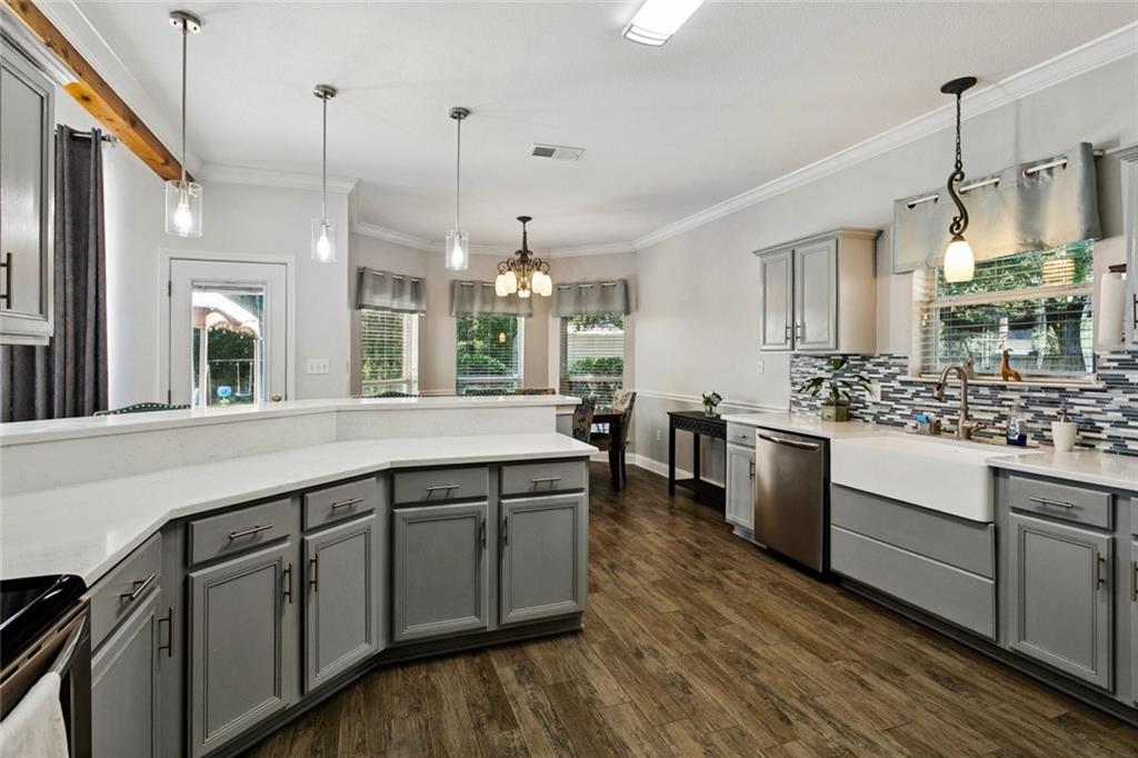 930 Labarre Street Mandeville, LA 70448 - Photo 6 of 18 Gallery Image 6