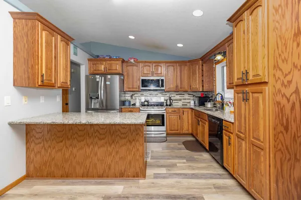 $369,900 | 790 Lakeridge Drive, West Fargo, ND 58078
