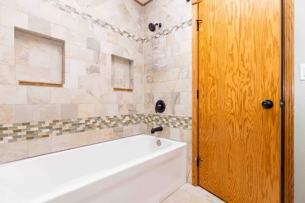 $369,900 | 790 Lakeridge Drive, West Fargo, ND 58078