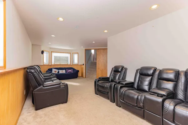 $369,900 | 790 Lakeridge Drive, West Fargo, ND 58078