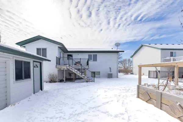 $369,900 | 790 Lakeridge Drive, West Fargo, ND 58078