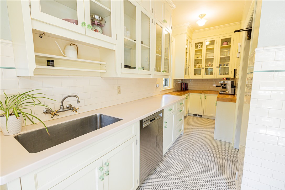 1440 Highland Avenue Rochester, NY 14620 - Photo 12 of 34