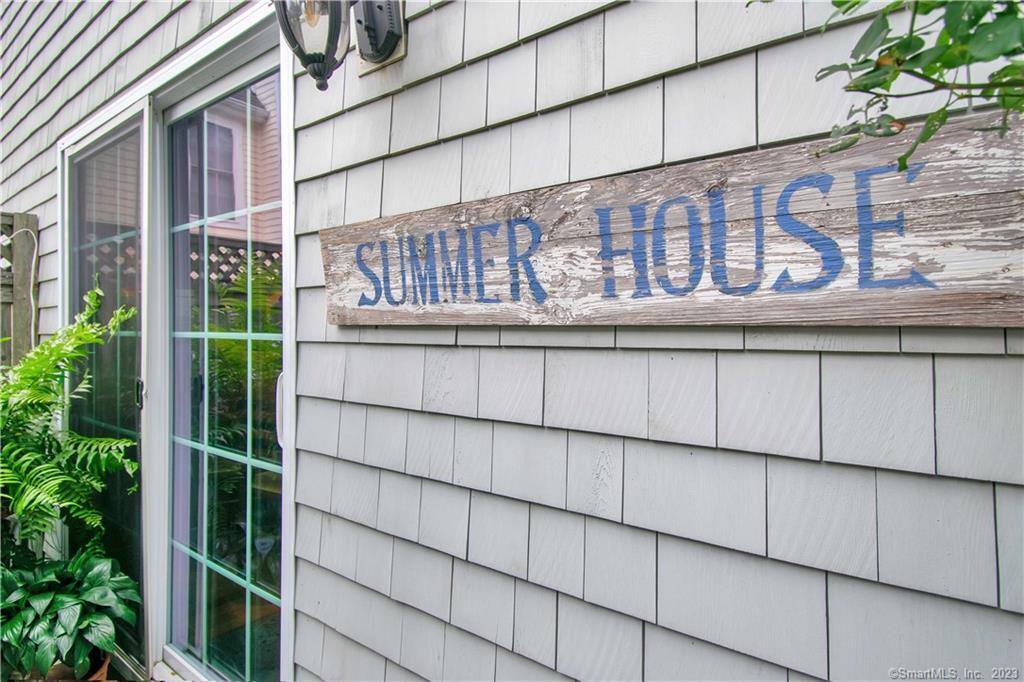 a outdoor view of entrance