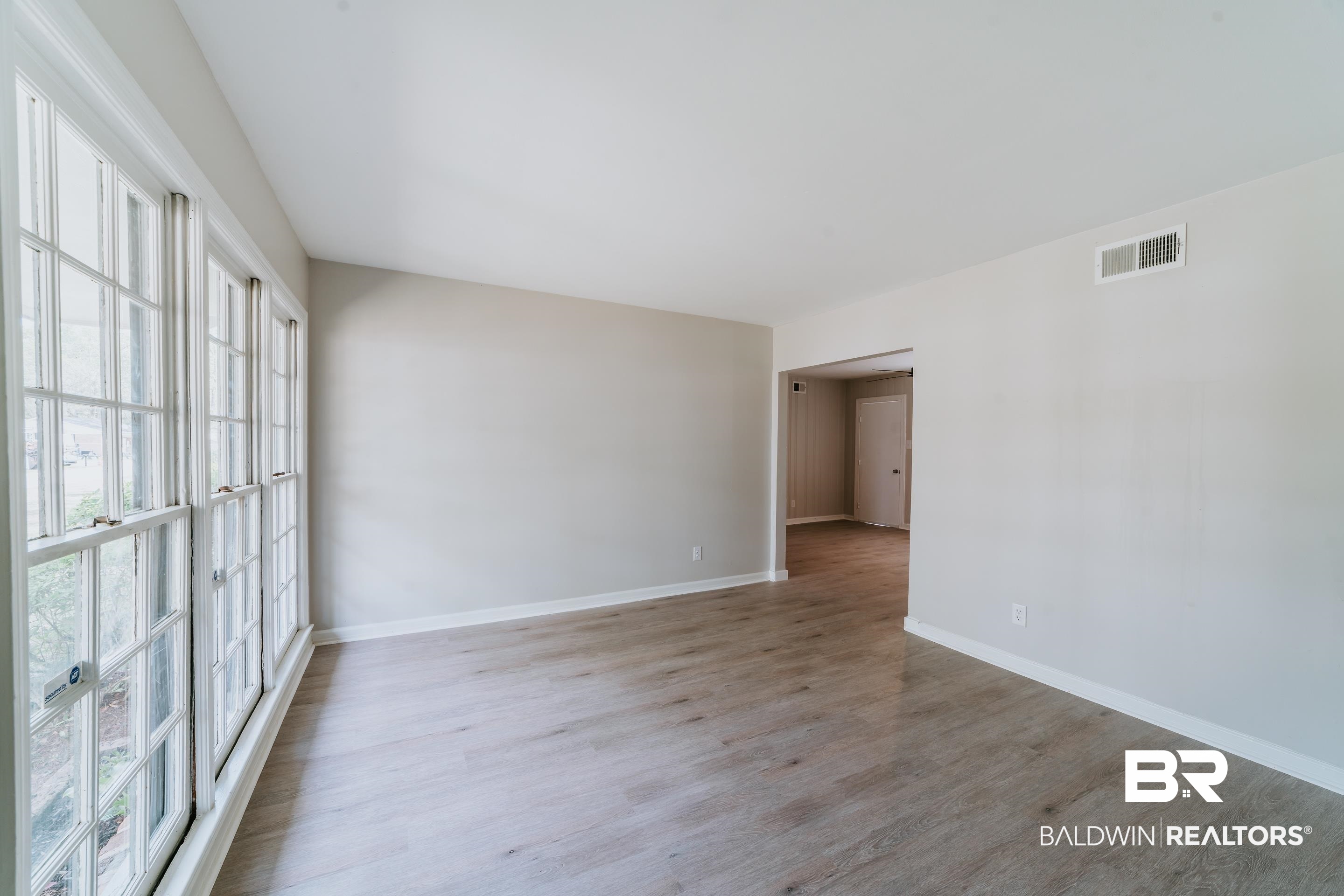 2563 Courtney Street Mobile, AL 36606 - Photo 9 of 44