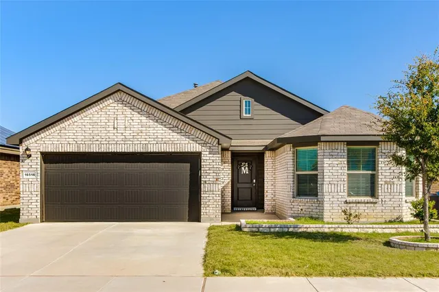 $2,300 | 16516 Portage Street, Justin, TX 76247