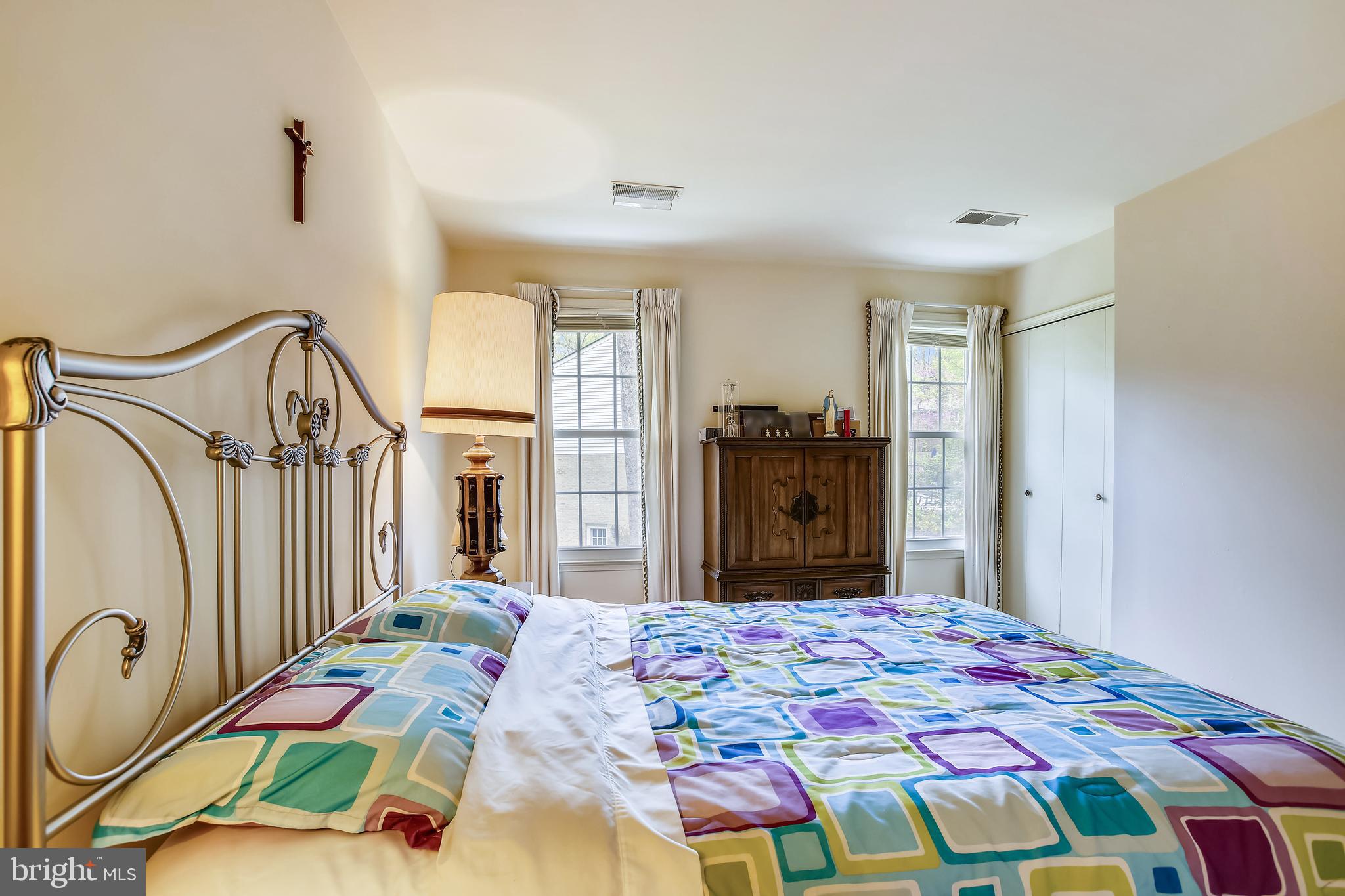 10215 Old Hunt Road Vienna, VA 22181 - Photo 23 of 70 Upper-Level Primay Bedroom