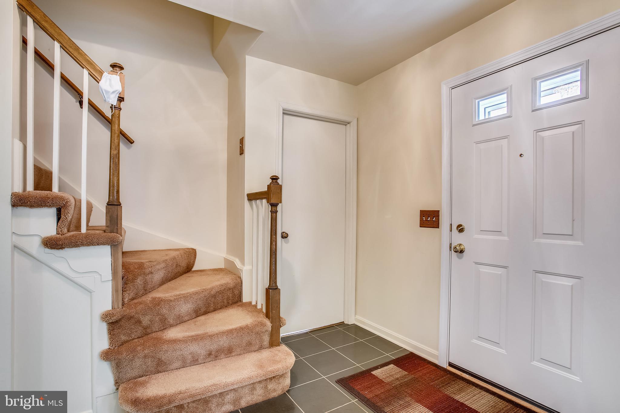 10215 Old Hunt Road Vienna, VA 22181 - Photo 5 of 70 Entry Foyer