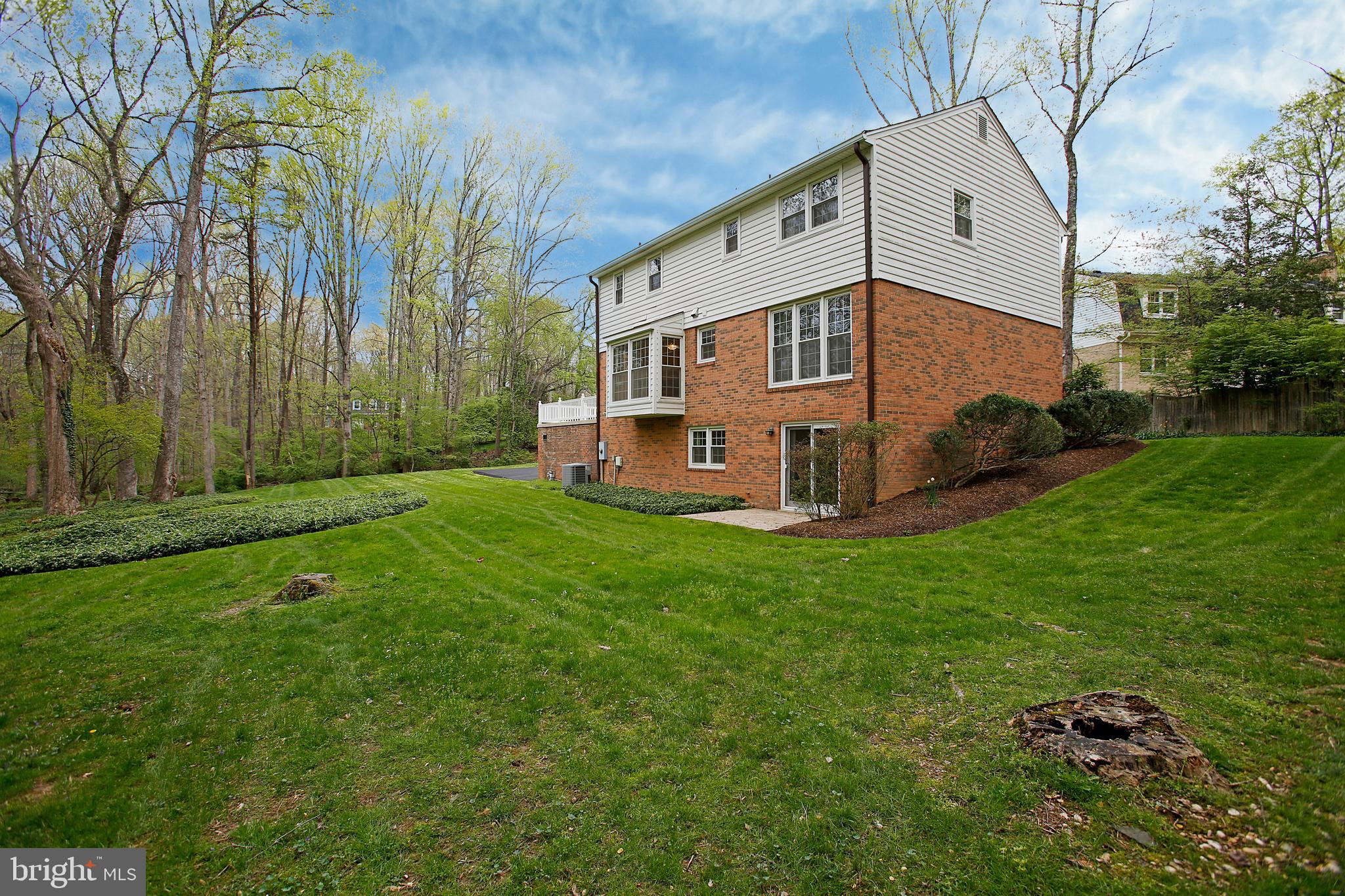 10215 Old Hunt Road Vienna, VA 22181 - Photo 44 of 70 Side View