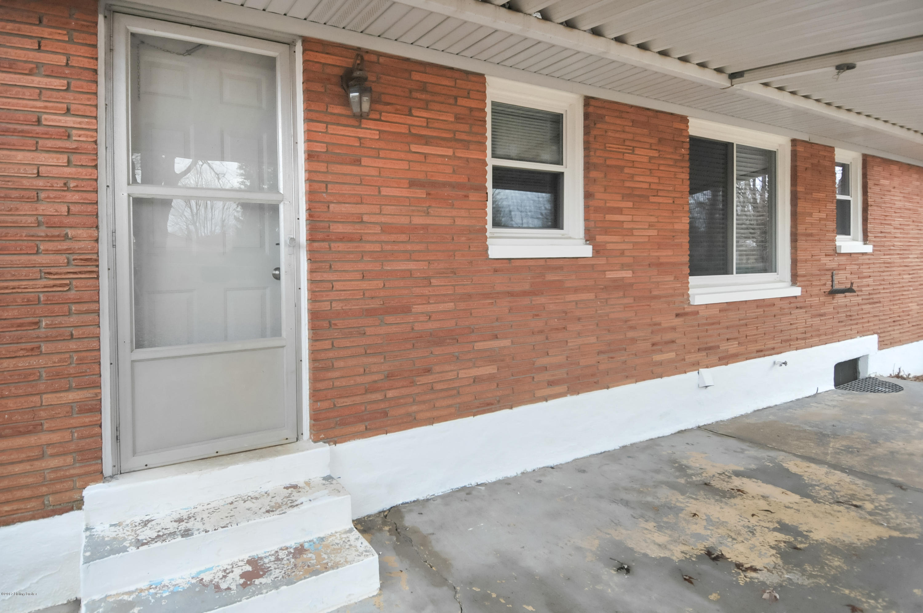 7914 Bluebonnet Road Louisville, KY 40258 - Photo 29 of 33 7419BluebonnetRd-29