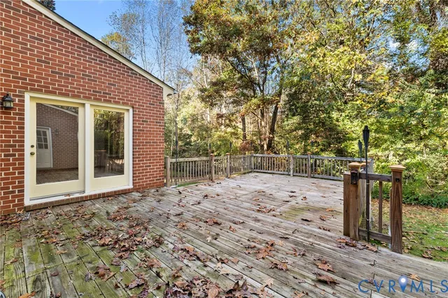 a view of a backyard of the house