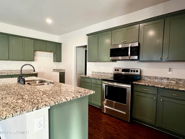 $2,100 | 18044 Terraceside Drive, Prairieville, LA 70769