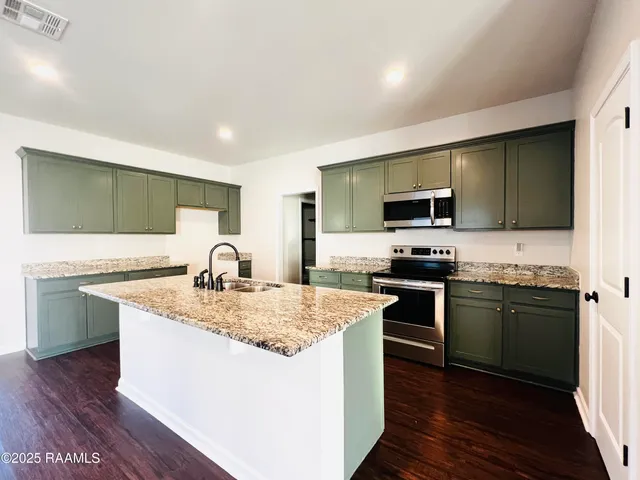 $2,100 | 18044 Terraceside Drive, Prairieville, LA 70769