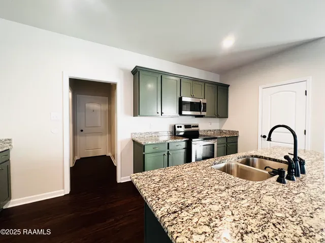 $2,100 | 18044 Terraceside Drive, Prairieville, LA 70769