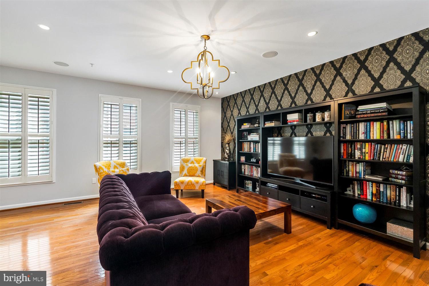 2331 Boston Street, Unit 3 Baltimore, MD 21224 - Photo 7 of 33 So much natural light