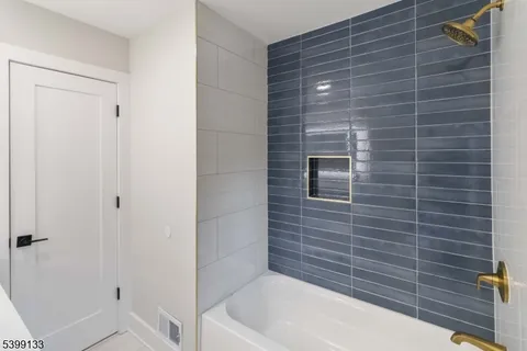 $1,190,000 | 6 Kenneth Court, Florham Park, NJ 07932