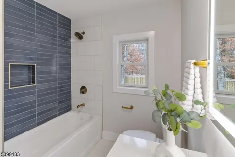 $1,190,000 | 6 Kenneth Court, Florham Park, NJ 07932