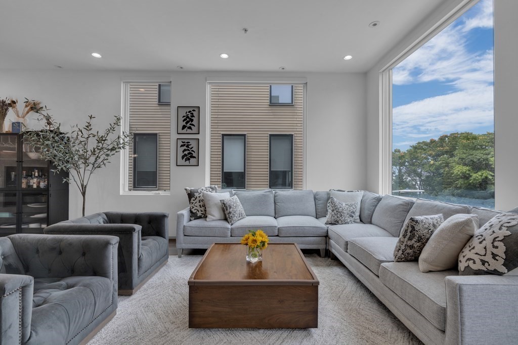 537 East 1st Street, Unit 4 Boston, MA 02127 - Photo 10 of 33