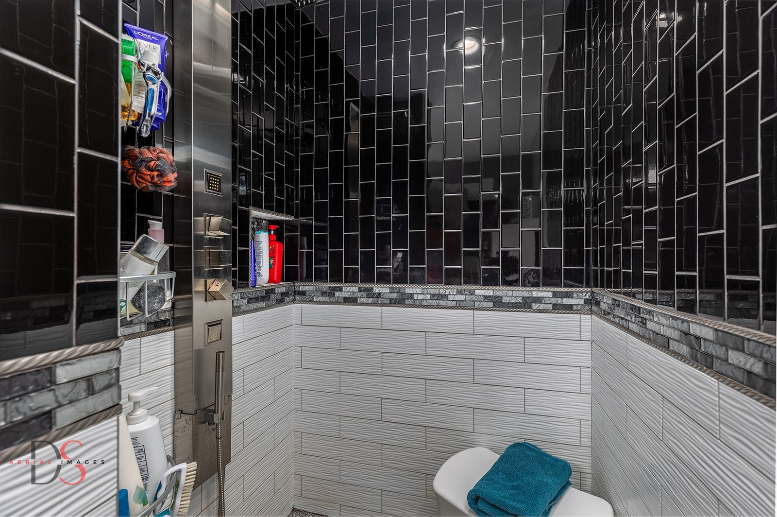 527 East Main Street Ottawa, IL 61350 - Photo 14 of 44 a bathroom with a sink and a shower