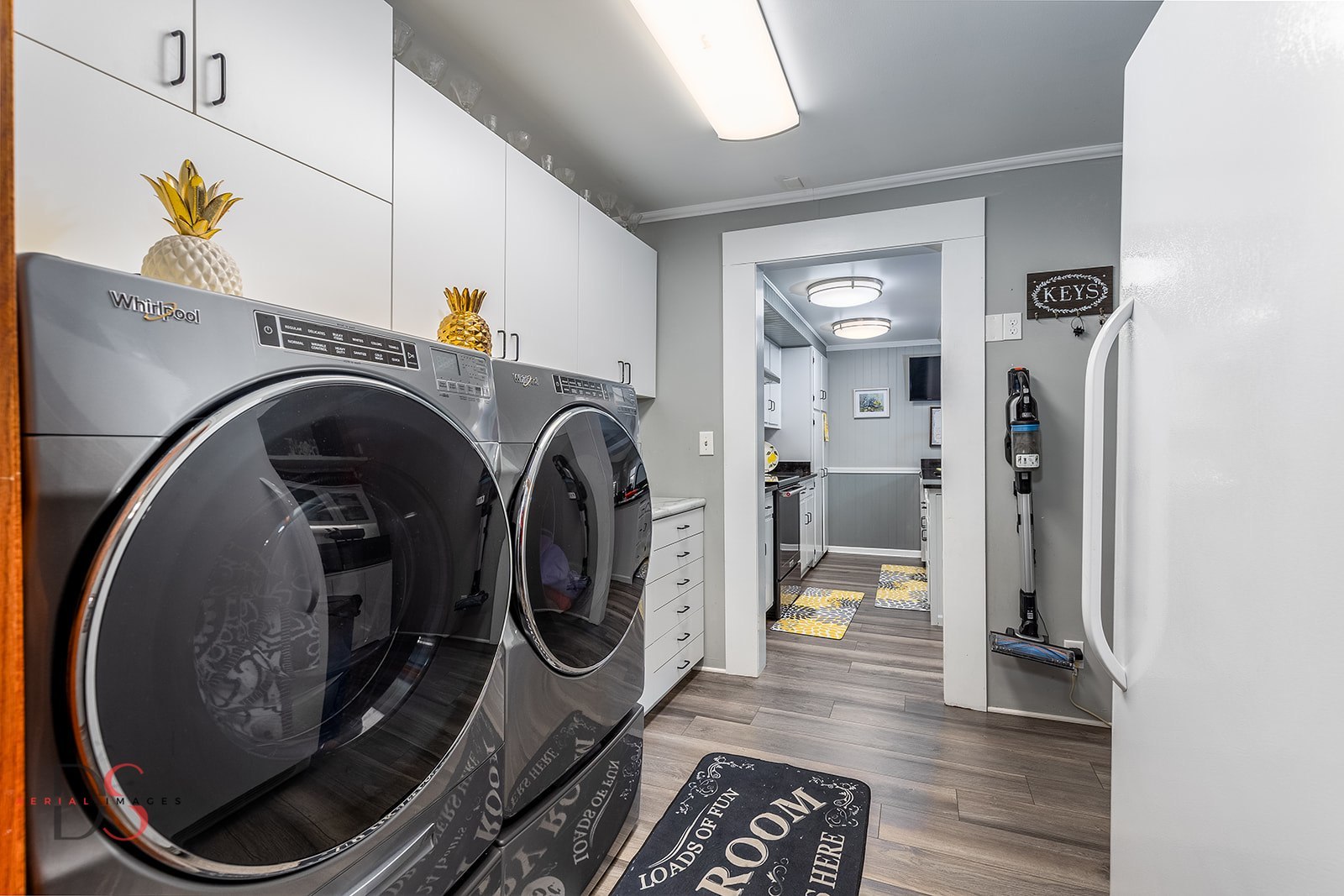 527 East Main Street Ottawa, IL 61350 - Photo 16 of 44 a view of a hallway with washer and dryer