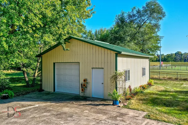 a view of a house with backyard and garden