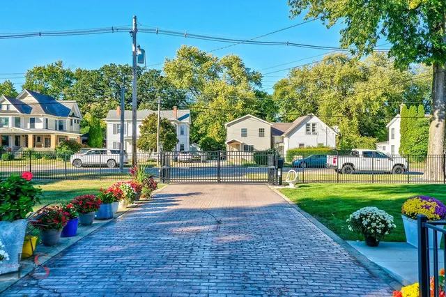 a black and white photo of a room