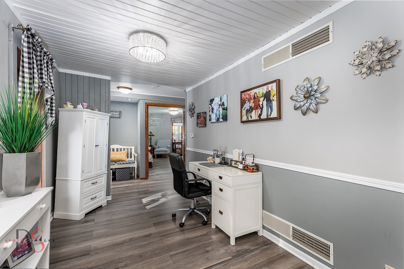 527 East Main Street Ottawa, IL 61350 - Photo 9 of 44 a view of a workspace with furniture and wooden floor