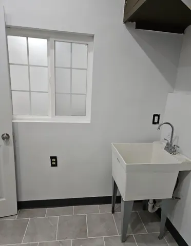 $1,300 | 6217 North Milwaukee Avenue, Unit 2R, Chicago, IL 60646