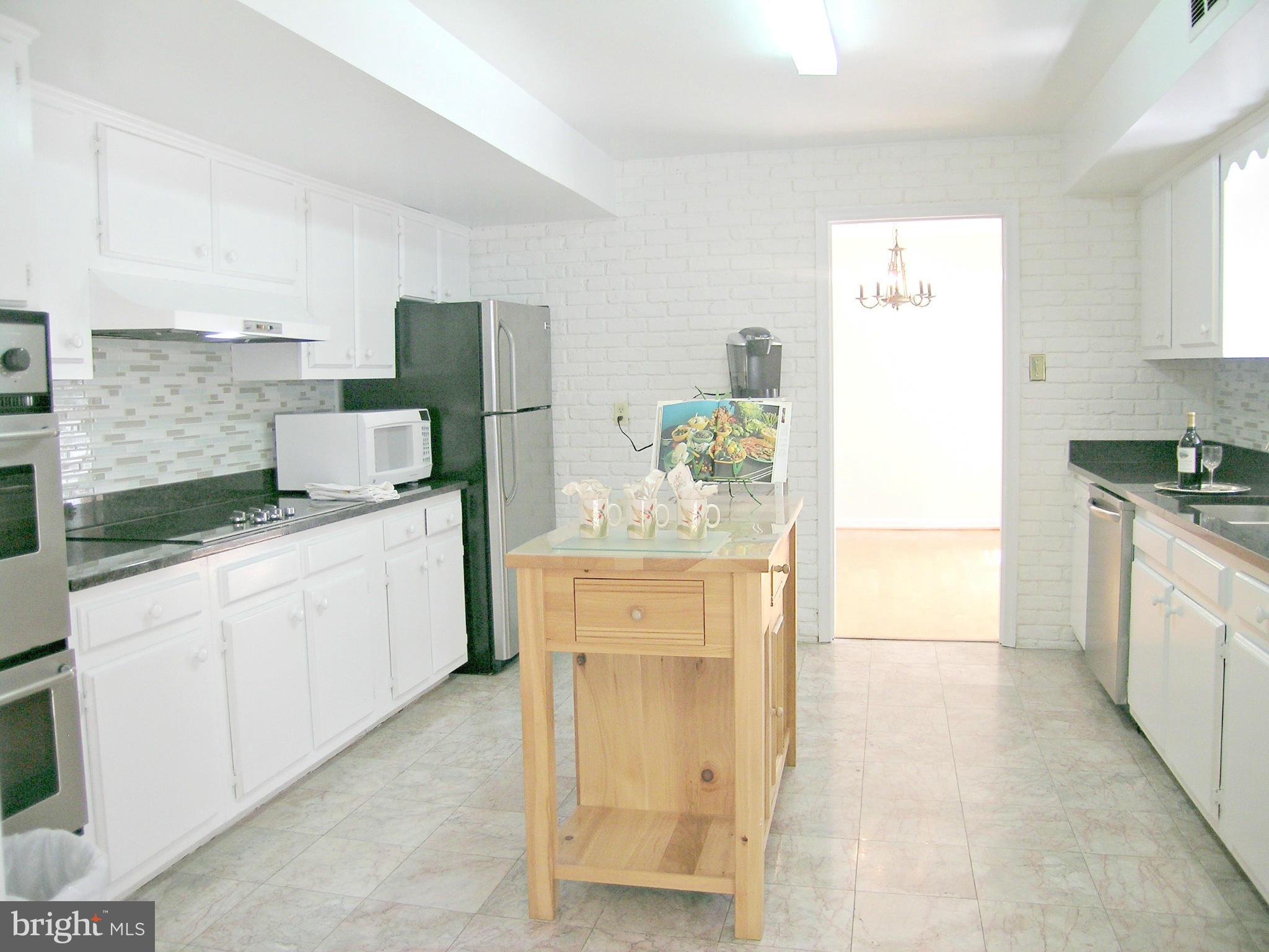 8009 Falstaff Road McLean, VA 22102 - Photo 11 of 24 Kitchen