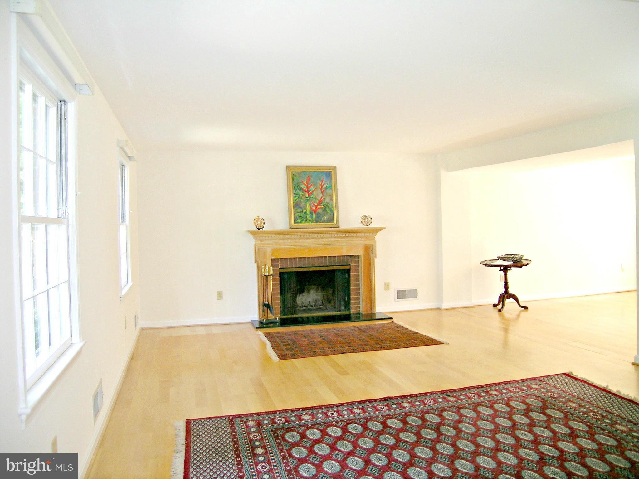 8009 Falstaff Road McLean, VA 22102 - Photo 7 of 24 Living Room